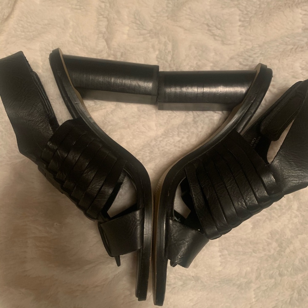 Charles David Black Chunky Heel - Picture 6 of 6